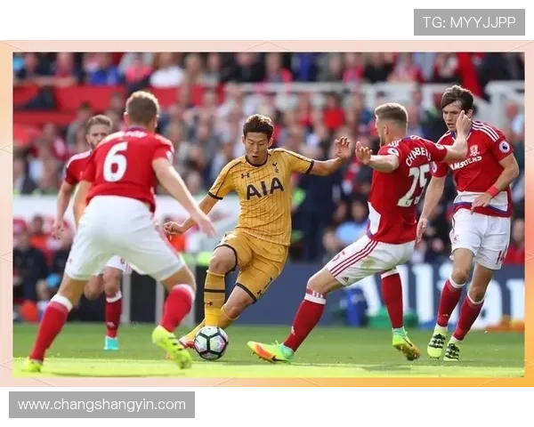 全球瞩目的足球巨星背后的故事与成就揭秘